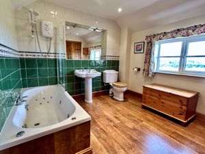 Family Bathroom- click for photo gallery